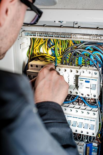 Électricien à Suresnes – Pierre sur Pierre Electric Services - electricien suresnes